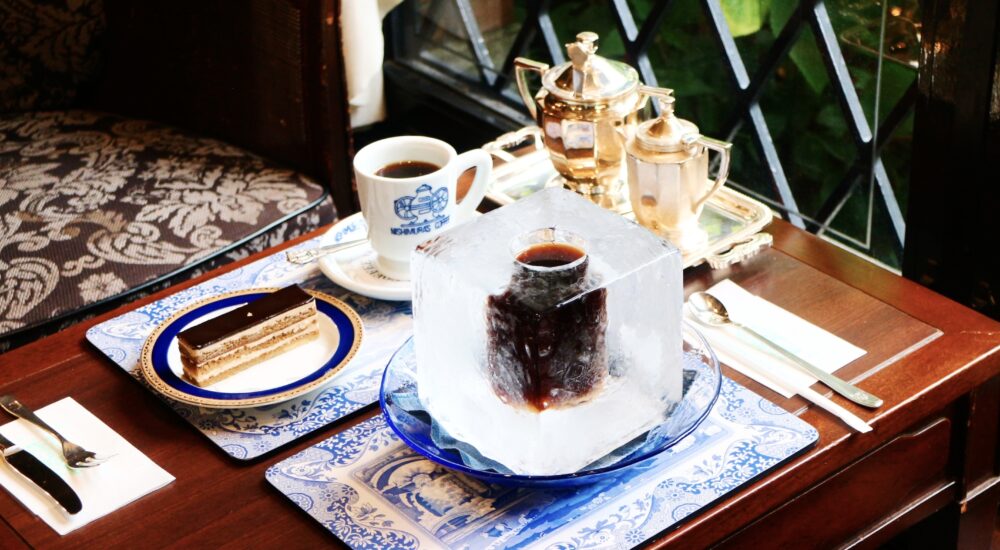 氷の器のアイスコーヒーを神戸の名喫茶「北野坂にしむら珈琲店」で